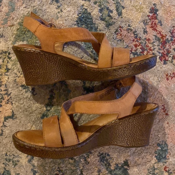 Size 8 Born Leather Wedges - Picture 7 of 9